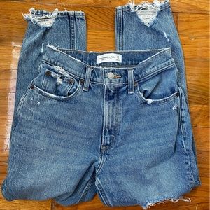 Abercrombie & Fitch The High Rise Mom Jean | 25 | 0 | Short